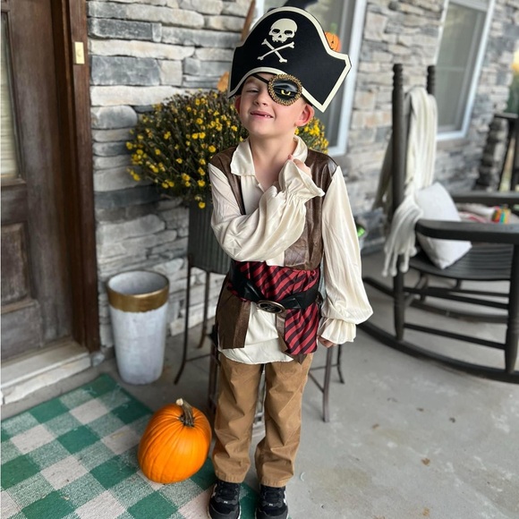 Pirate costume! Worn once! - Picture 2 of 2